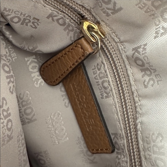 Michael KORS  Tan Leather Crossbody Bag - Picture 5 of 6